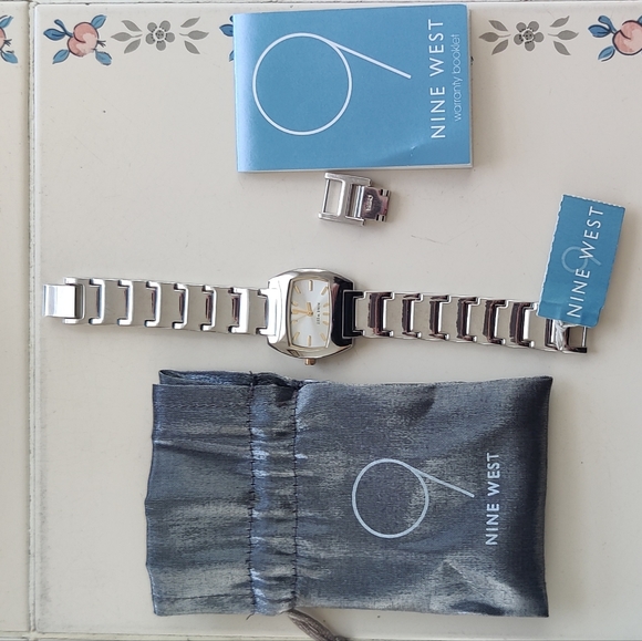 Nine West 1791 Polished Silver Women's Watch New With Tags 7.25" - Picture 3 of 7